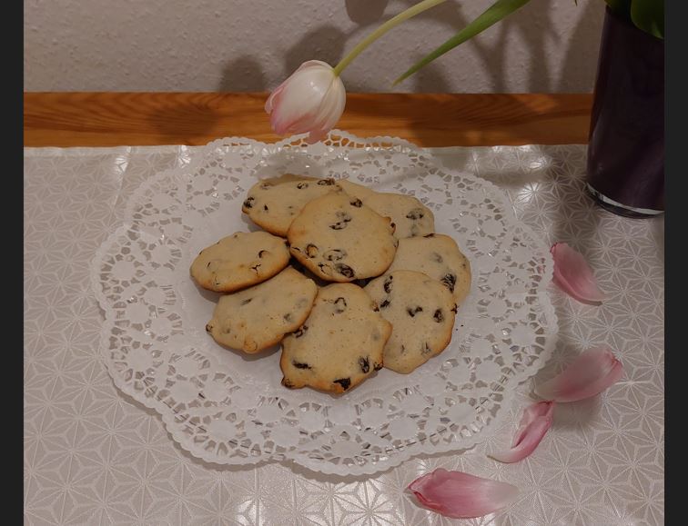 Soft cookies with&nbsp;raisins